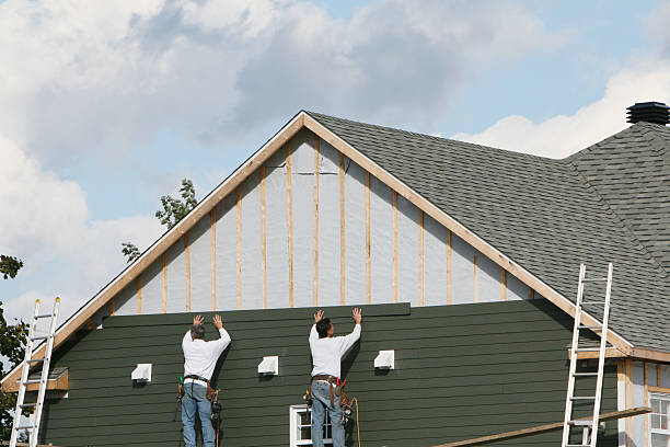 Professional Vinyl Siding technician working in New Paris, IN